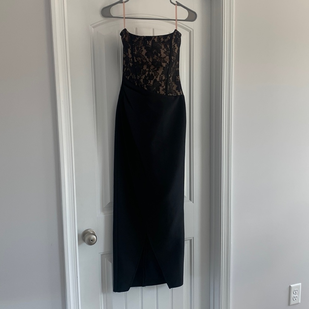 Lace bodice strapless dress. Size L but fits like a size 4/6.